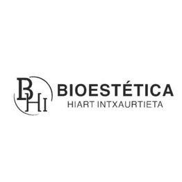 Logotipo de Bioestética Hiart Intxaustieta en blanco y negro.
