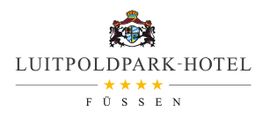 Logo des Luitpoldpark-Hotels in Füssen mit vier Sternen und einem Wappen.