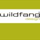Grünes und weißes Logo mit dem Text "wildfang design".