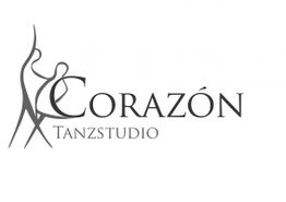 Logo des Corazón Tanzstudios mit stilisierten Tänzern links vom Markenname in Schwarz-Weiß.