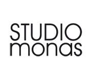 Schwarzer Text "STUDIO monas" auf weißem Hintergrund in einer modernen Schriftart.