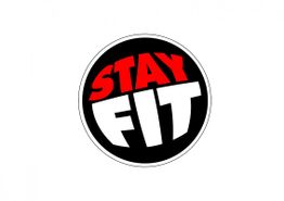 Schwarz-weißer Kreis mit Schriftzug "STAY FIT" in roten und weißen Buchstaben.