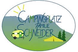 Campingplatz-Logo mit Wohnwagen, Zelt und Bergkulisse. Text: "Campingplatz Familie Schneider".