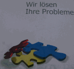 Text "Wir lösen Ihre Probleme" mit bunten Puzzleteilen darunter.