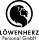 Logo der Löwenherz Personal GmbH mit Löwenkopf in einem Kreis, darunter der Firmenname.