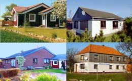 Vier Einfamilienhäuser mit unterschiedlich gestaltetem Äußeren und Gärten bei sonnigem Wetter.