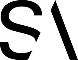 Schwarze Buchstaben "S" und Schrägstrich "\" auf weißem Hintergrund.