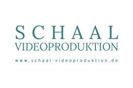 Schaal Videoproduktion Logo, Text in Grün auf Weiß, mit Website unten.