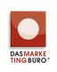 Rotes Quadrat mit weißem Kreis, darunter Text: DAS MARKETING BÜRO.