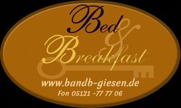 Ovales Logo mit "Bed & Breakfast", Webseite und Telefonnummer, Schlüsselmotiv im Hintergrund.