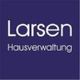 Blaues Logo mit weißem Text: "Larsen Hausverwaltung".