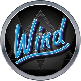 Schwarzes Emblem mit blauer Schrift "Wind" auf geometrischem Hintergrund.