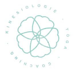 Blumenartiges Logo, umrahmt von den Wörtern: Kinesiologie, Yoga, Coaching.