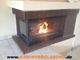 Kamin mit Glasscheibe und brennendem Feuer, Webseite www.KAMINVERGLASUNG.de am Boden.