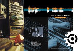 Tonstudio-Mischpult mit Händen, Künstlerfoto, Logo und Soundwellen, Text: "SILVERDOME productions".