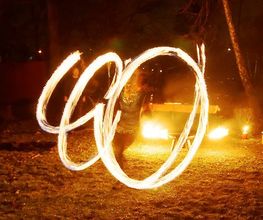 Feuershow mit Feuerring