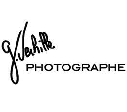 Logo de J. Velhille avec le mot "Photographe" en texte noir.