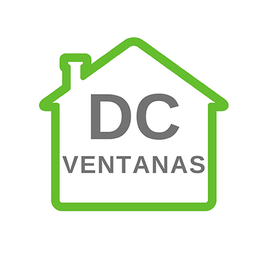 Logotipo de "DC Ventanas" con forma de casa y borde verde.