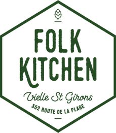 Logo hexagonal vert de "Folk Kitchen" à Vielle St Girons, 352 Route de la Plage.