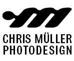Logo von "Chris Müller Photodesign" mit stilisiertem M über dem Text.