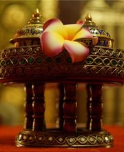 Bei PhanThai Wellness erwarten sie ausschließlich exzellent ausgebildete thailändische Masseurinnen mit langjähriger Erfahrung im Bereich traditioneller Thai- und Wellness-Massagen. Erleben Sie die „Kunst der heilsamen Berührung“ hautnah!