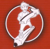 Cartoon-Junge hält einen großen Pfeil und steht auf einem überdimensionalen Stift, roter Hintergrund.