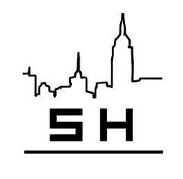 Silhueta de cidade com letras "SH" e uma linha sublinhando no centro. Fundo branco.