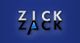 Text "Zick Zack" auf blauem Hintergrund mit einem blauen Dreieck unter dem "I".
