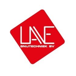 Rood logo van LAVE Snijtechniek BV met witte tekst op een schuine vierkantige achtergrond.