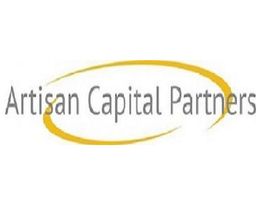 Logo met tekst "Artisan Capital Partners" en een geel krulmotief eromheen.