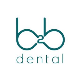 Logotipo de "b2b dental" en letras azules sobre fondo blanco.