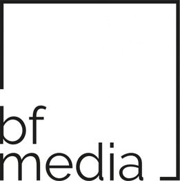 Schwarzer Text "bf media" auf weißem Hintergrund mit schwarzem Rahmen.