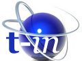 Logo con sfera blu orbitante e testo "t-in" in primo piano.