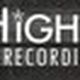 Logo: "THE HIGHROAD RECORDING STUDIOS" mit roten und grauen grafischen Elementen auf grauem Hintergrund.