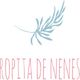 Logotipo con una rama azul sobre texto rosa que dice "ROPITA DE NENES".