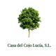 Árbol verde con la inscripción "Casa del Cojo Lucía, S.L." debajo.