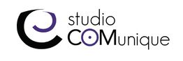 Logo avec texte "Studio COMunique" en noir et violet, stylisé avec un symbole artistique.