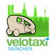 Logo Velotaxi München mit Person in Dreirad und Skyline im Hintergrund.