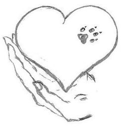 Hand hält Herz mit Pfotenabdruck, in Bleistift gezeichnet.