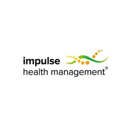 Logo mit Text "impulse health management" und gelb-grünen Wellenlinien darüber.