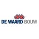 Logo van De Waard Bouw met tekst en symbool in blauw en rood.