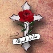 Une croix ornée d'une rose rouge avec le texte "Éternel Jardin" sur fond texturé.