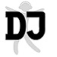 Schwarze Buchstaben "DJ" auf weißem Hintergrund, graue stilisierte Figur im Hintergrund.
