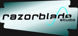 Logo mit Rasierklingenform, Text "razorblade studio", blauer Akzent auf schwarzem Hintergrund.