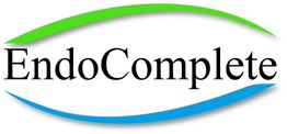 Logo mit dem Text „EndoComplete“, umrahmt von einem grünen und einem blauen Bogen.