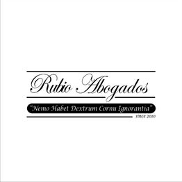 Logo de Rubio Abogados con lema en latín: "Nemo Habet Dextrum Cornu Ignorantia" desde 2010.
