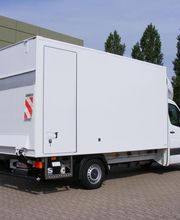 Mercedes-Benz Sprinter mit Koffer und Ladebordwand