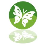 Grüner Kreis mit weißem Schmetterling, der sich im Boden spiegelt.