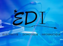 Logo "EDI" avec texte: Électricité, Domotique, Informatique, fond bleu électronique flou.