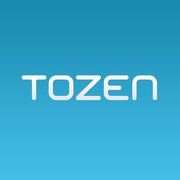 Blauer Hintergrund mit weißem Text "TOZEN" in moderner Schriftart.